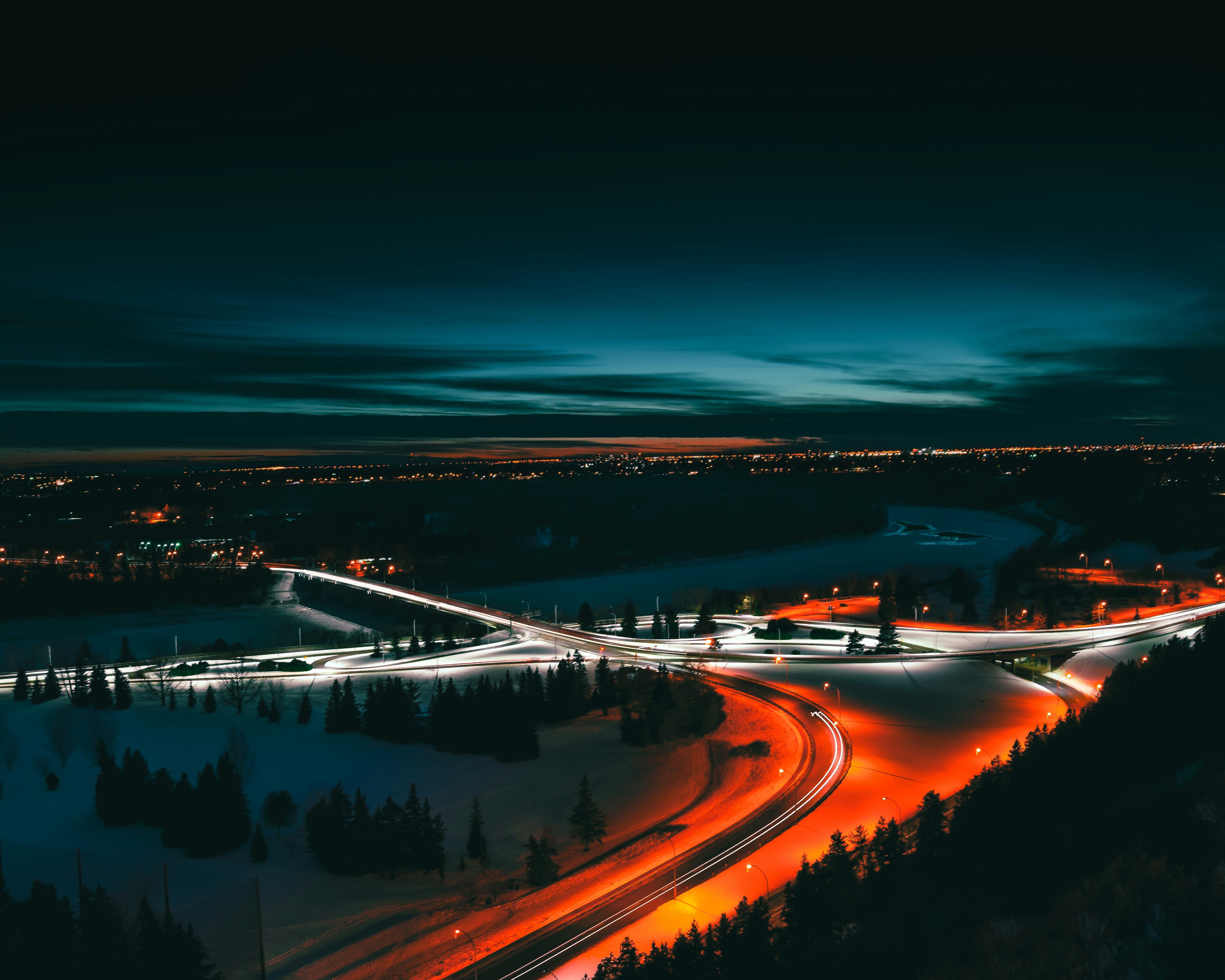 Iluminação urbana noturna