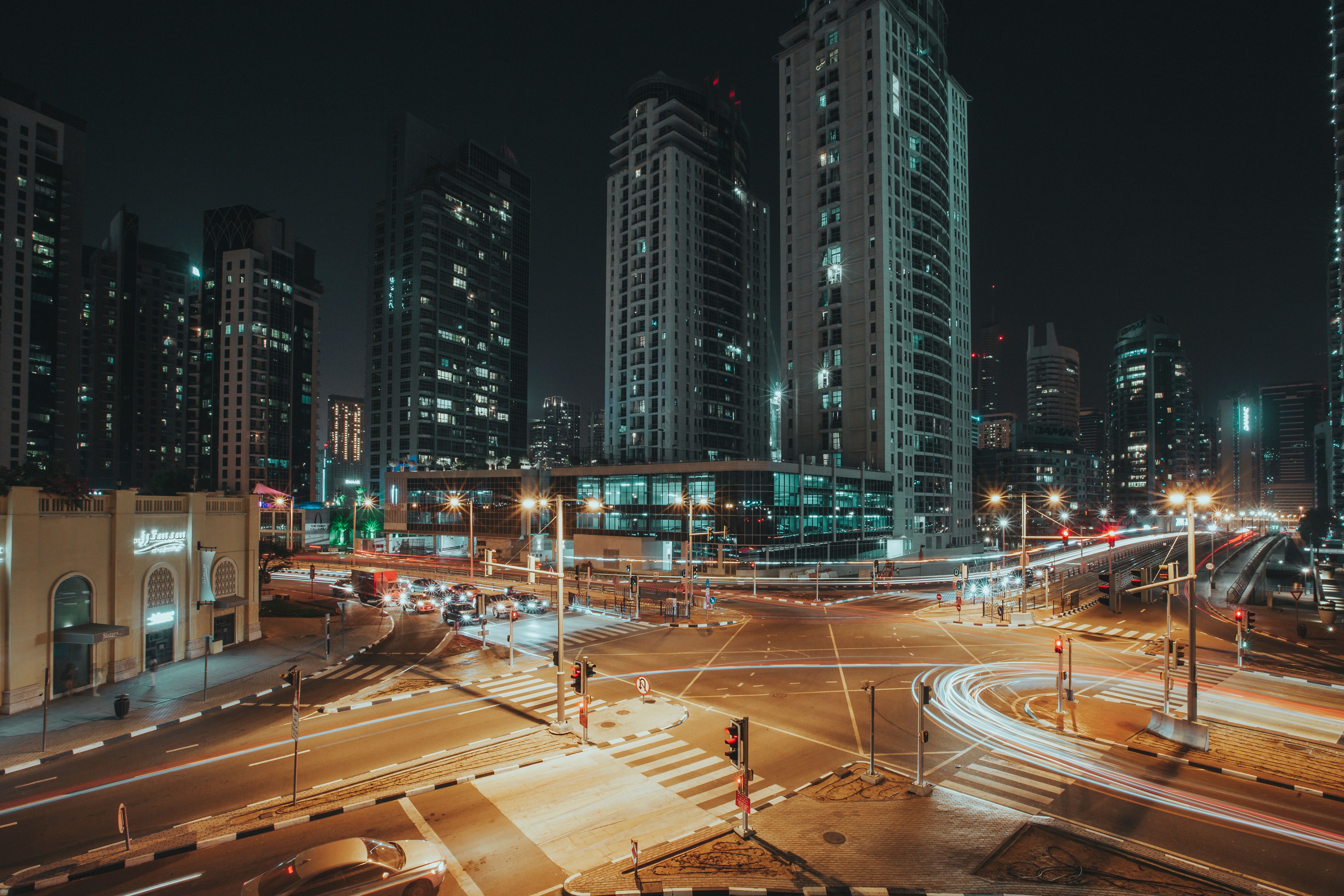 Infraestrutura urbana iluminada